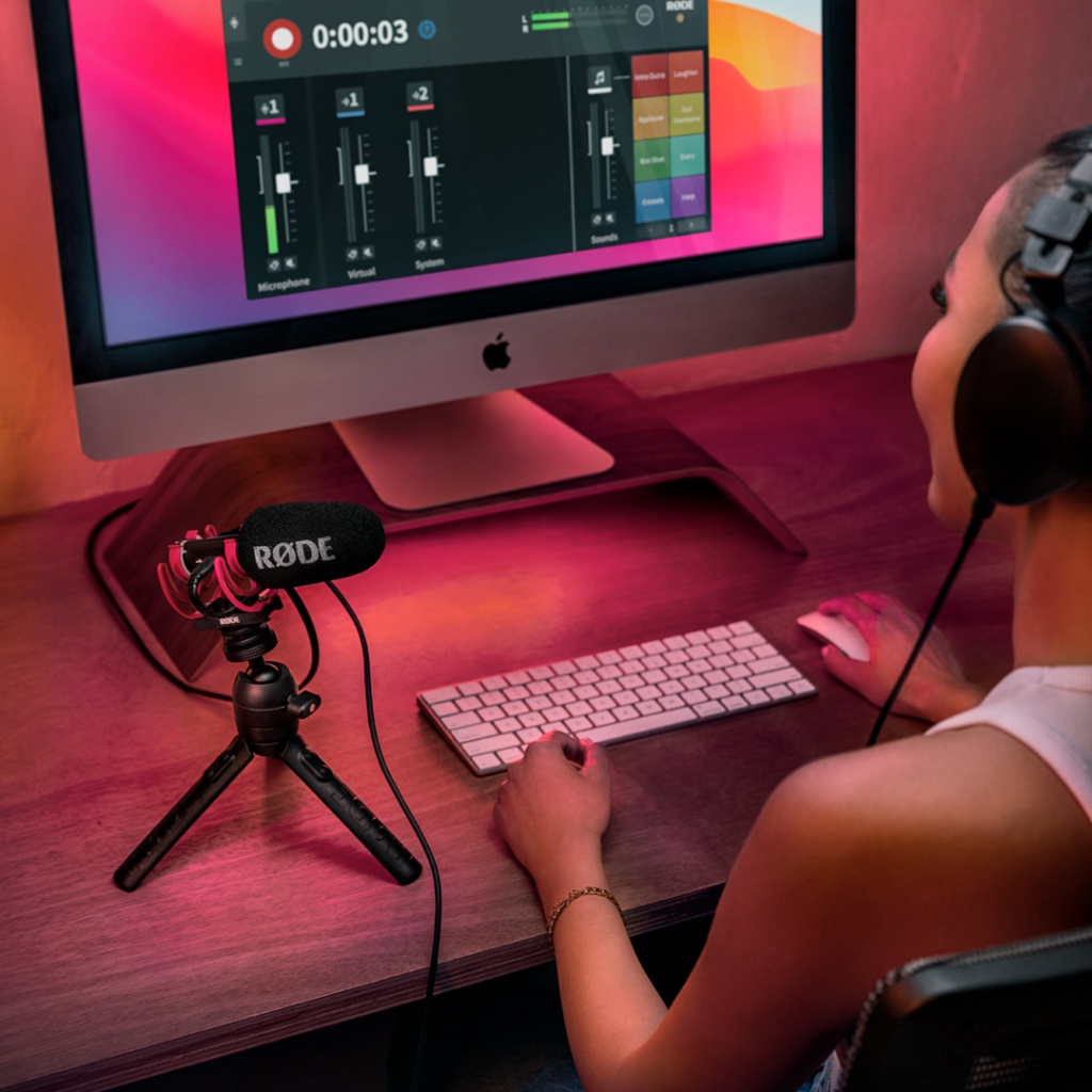 rode-videomic-go-II-girl-video-call-dark-neon-creator-desk-setup-october-2021-1080x1080-rgb.jpg