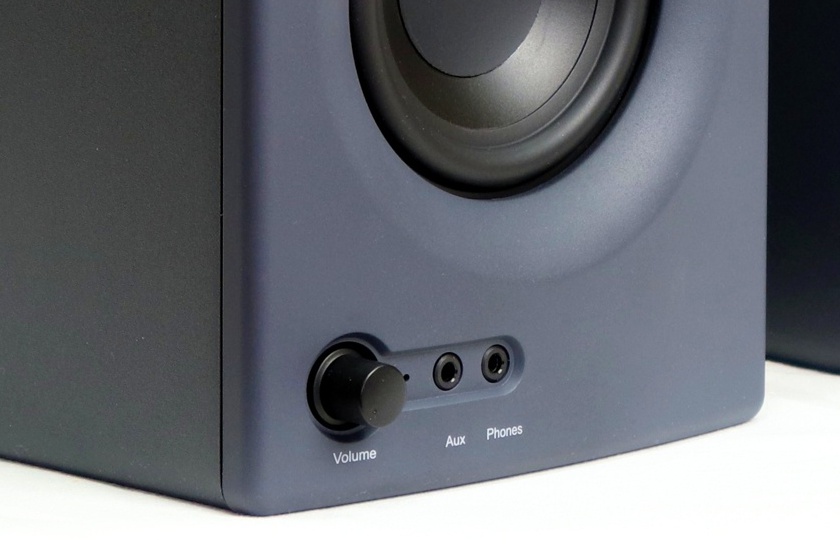 Мультимедиа-мониторы AuraSonics KN-серии вид спереди